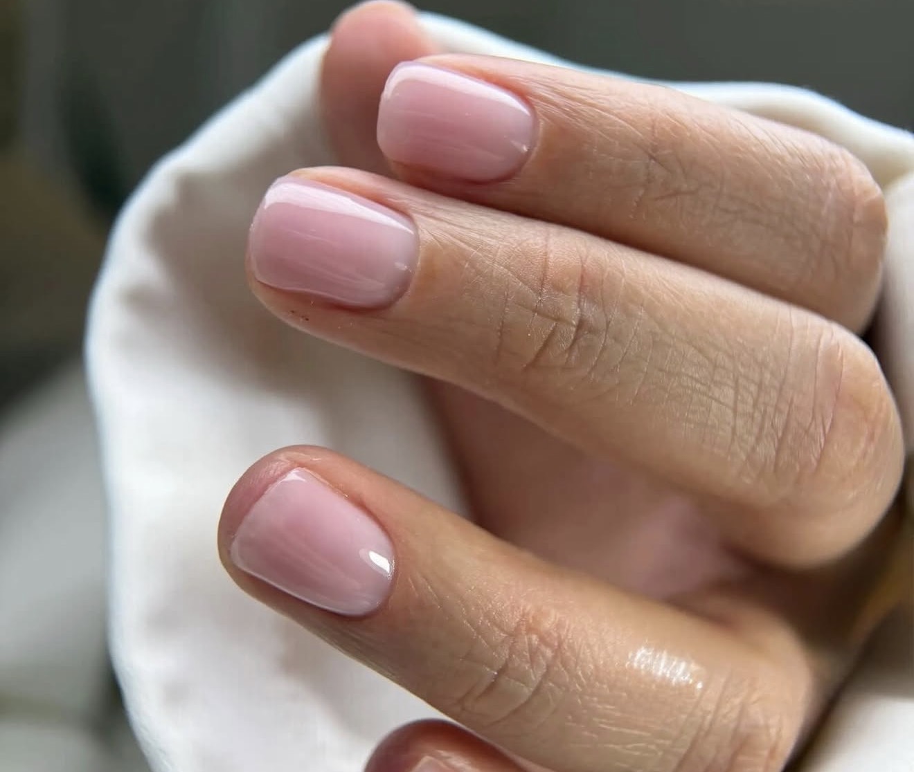 Manicura natural rosada